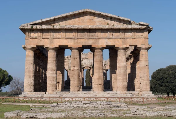 Świątynia z Paestum wykopalisk archeologicznych, Włochy — Zdjęcie stockowe