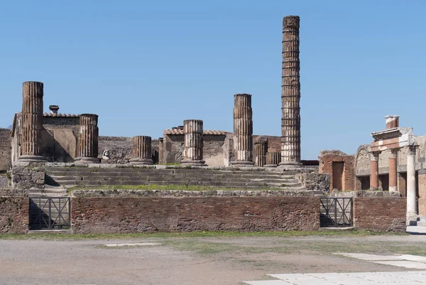 Kolommen in het forum in Pompeii — Stockfoto