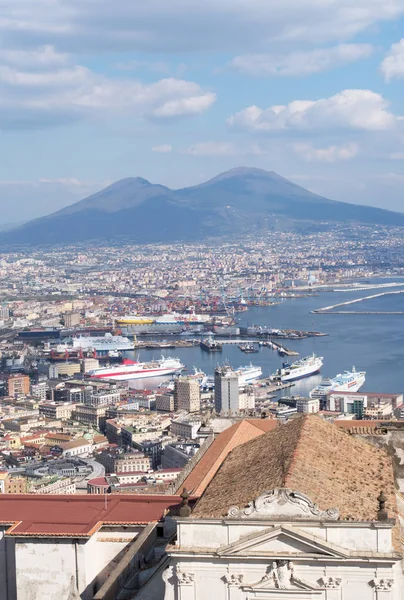 Skyline di Napoli con il Vesuvio — Foto Stock