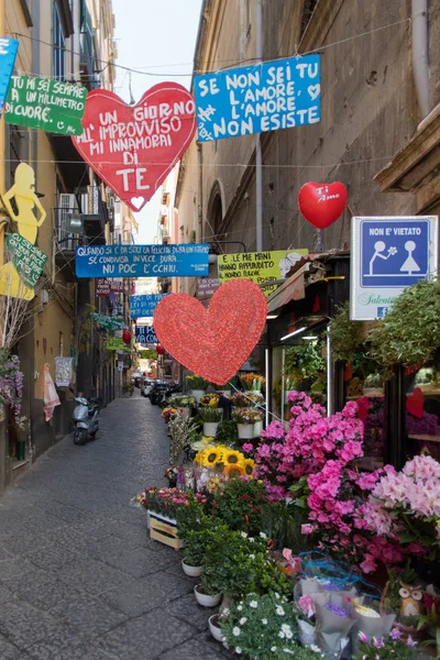 Straße in der Innenstadt von Neapel, Italien — Stockfoto