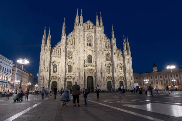 Duomo di Milano à noite — Fotografia de Stock