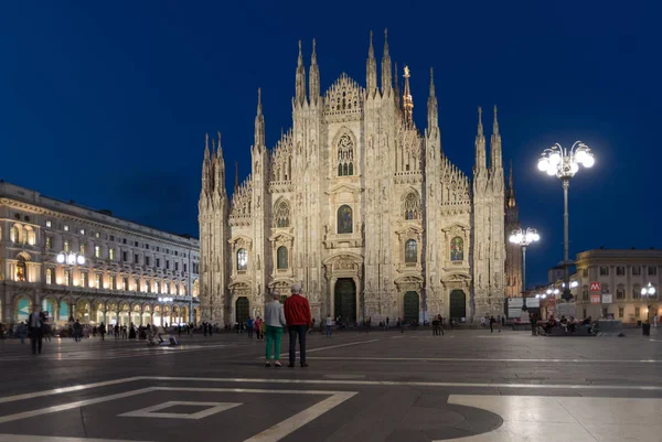Дуомо ди Милано вечером — стоковое фото