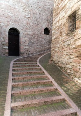 Adım İtalyan dar sokak, uçuş