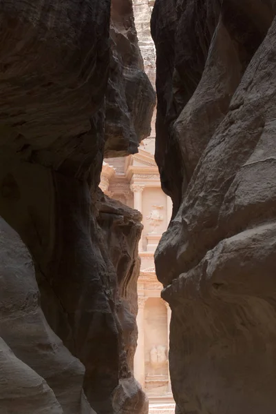 Hazine, Siq görüldüğü gibi Petra — Stok fotoğraf