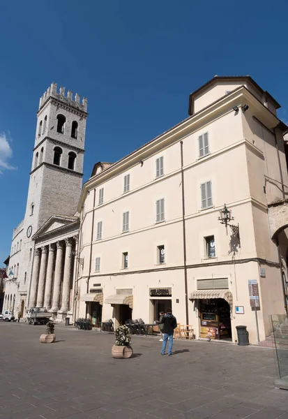 Minerva templom, a Piazza del Comune tér, Assisi, Olaszország — Stock Fotó