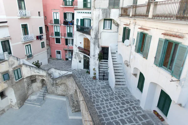 Atrani, wybrzeże Amalfi, typowej włoskiej ulicy — Zdjęcie stockowe