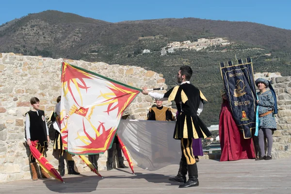 Flag throwing show — Stock Photo, Image