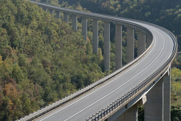 Gran viaducto de carretera — Foto de Stock