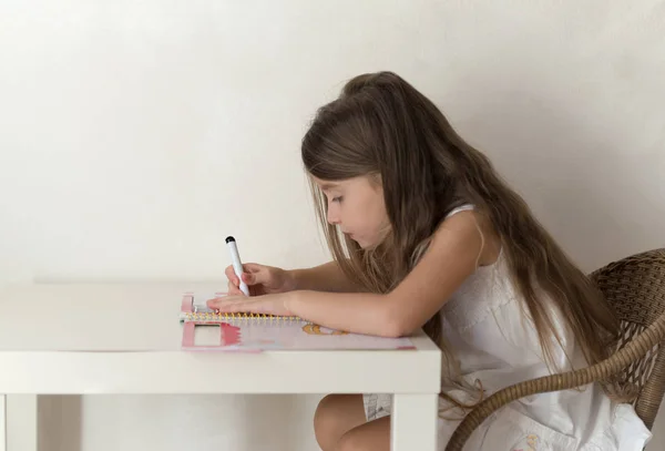 Girl playing at home — Stock Photo, Image