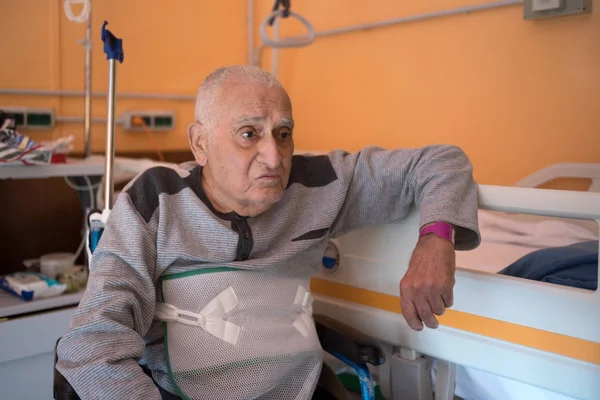 Homme âgé à l'hôpital — Photo
