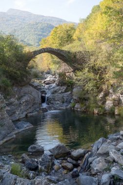 Kemer köprü dağlar, Alpler, İtalya