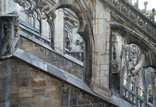 Tetto gotico del Duomo di Milano — Foto Stock