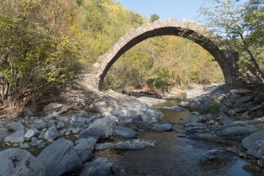 Kemer köprü dağlar, Alpler, İtalya