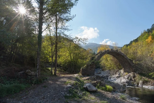 Most łukowy w góry, Alpy, Włochy — Zdjęcie stockowe