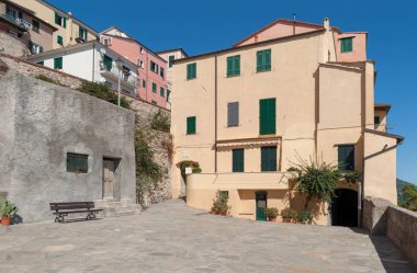 İtalya Liguria bölgesindeki eski moda renkli evleri