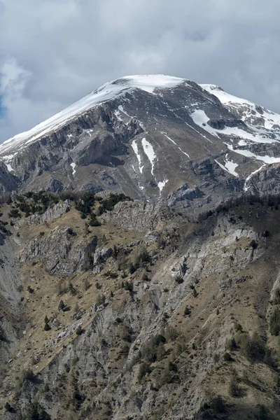 Pico de montanha nevado — Fotografia de Stock