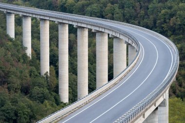 Büyük otoyol viyadük