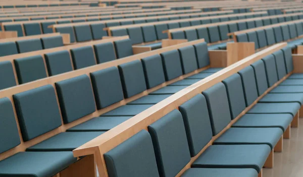Assentos em uma sala de conferências — Fotografia de Stock