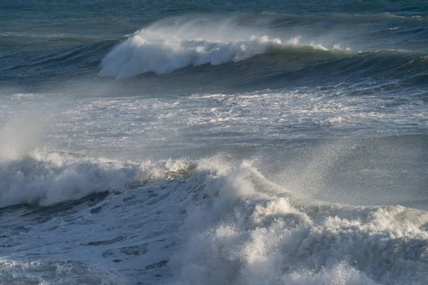 Vågor på kusten — Stockfoto
