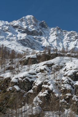 İtalya, Cervinia, karla kaplı dağlar