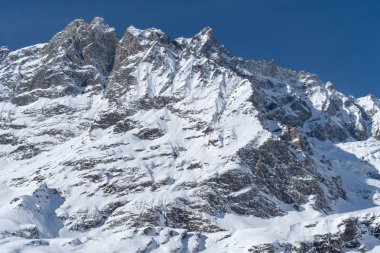 İtalya, Cervinia, karla kaplı dağlar
