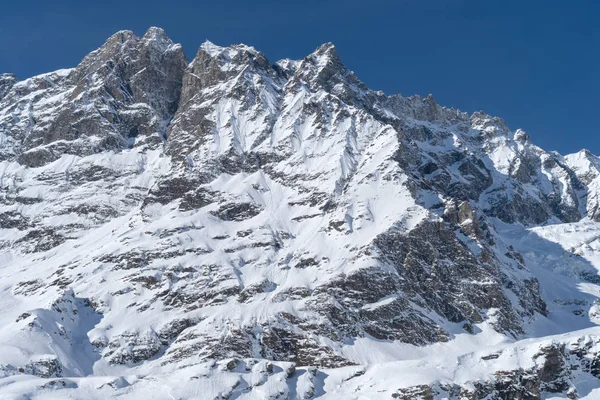 Italië, Breuil Cervinia, besneeuwde bergen — Stockfoto