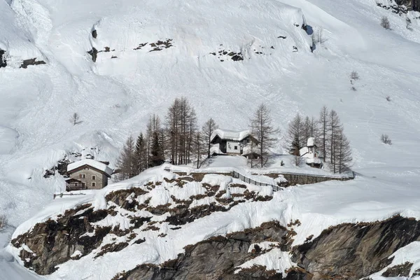 Winter scene in Alpine valley — Stock Photo, Image