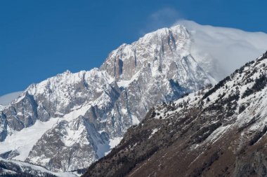 Mont Blanc de Courmayeur. Büyük Güney-Doğu yüzü dağın