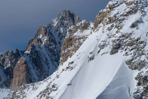 雪の覆われた山 — ストック写真