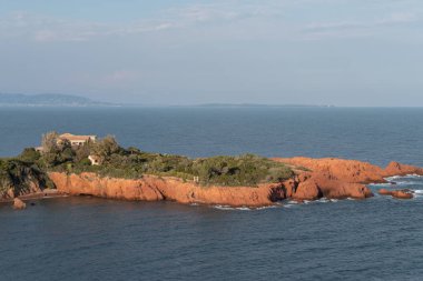 Kayalık sahil şeridi, Esterel massif, Fransa