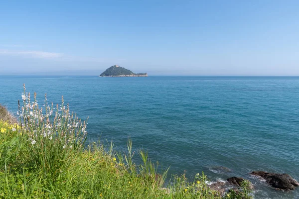 Liguria, Italia Reserva Natural de la Isla Gallinara — Foto de Stock