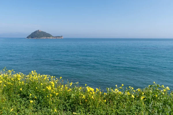 Liguria, Italia Reserva Natural de la Isla Gallinara — Foto de Stock