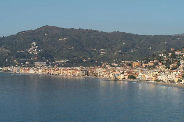 Riviera Italiana. Frente ao mar no resort de Alassio — Fotografia de Stock