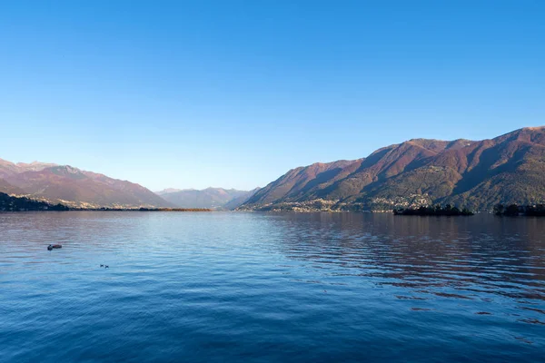 İsviçre, Locarno yakınlarındaki Maggiore Gölü — Stok fotoğraf