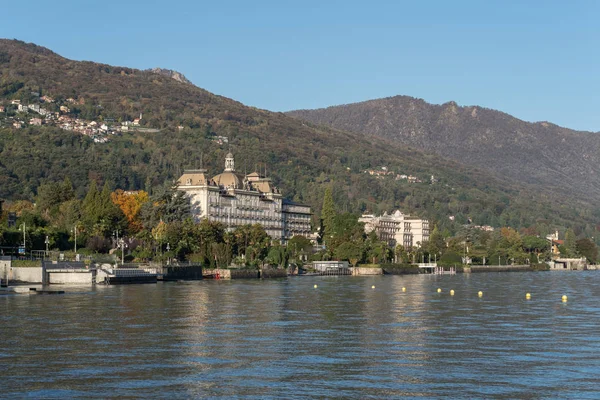 イタリア、 StresaとGrand Hotel desの町とMaggiore湖 — ストック写真