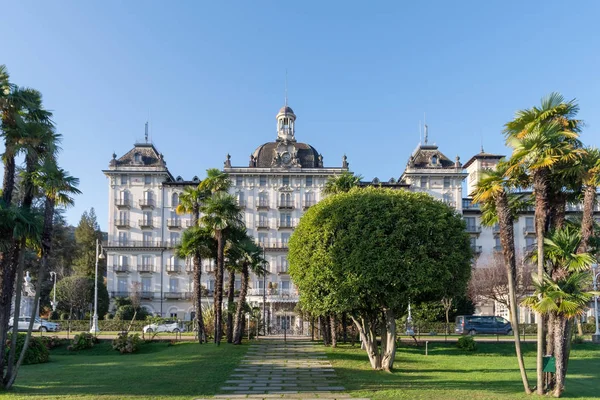 Grand Hotel en el Lago Mayor en Stresa, Italia — Foto de Stock