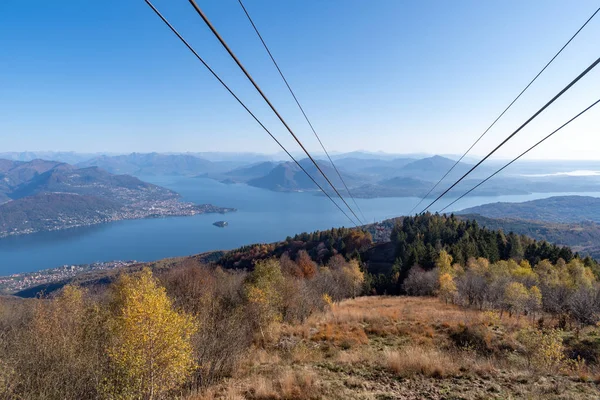 Maggiore jezero z lanovky Stresa, Severní Itálie — Stock fotografie