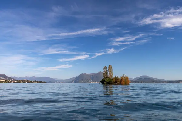 Maggiore Gölü, Scoglio della Malghera, Borromean Adaları, Piedmo — Stok fotoğraf