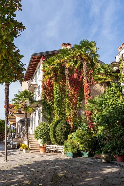 Rua na ilha de Bella, Lago Maggiore, Itália — Fotografia de Stock