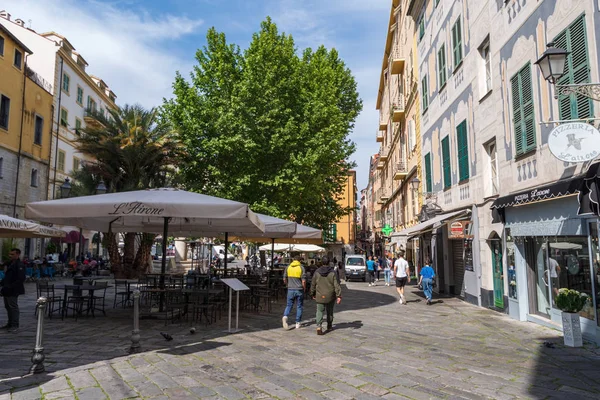 Vista de rua da cidade velha de Sanremo, Itália — Fotografia de Stock