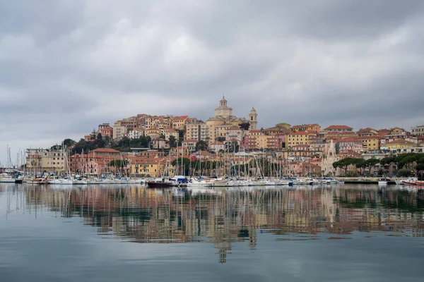 Riviera italiana, casco antiguo de Imperia —  Fotos de Stock