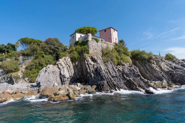 Skaliste wybrzeże Ligurii, Włochy — Zdjęcie stockowe