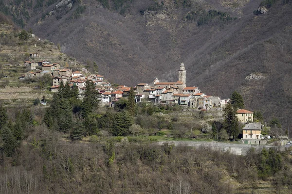 Corte antiga aldeia, região da Ligúria, Itália — Fotografia de Stock