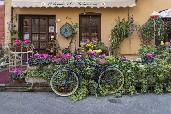 Finale Ligure Italien April 2019 Blick Entlang Einer Engen Straße — Stockfoto