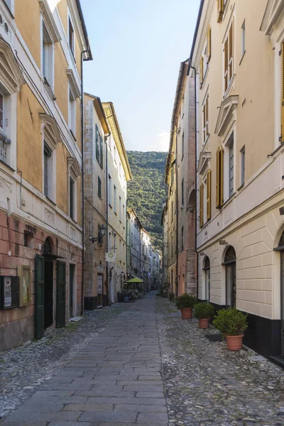 Finale Ligure Italia Abril 2019 Vista Largo Calle Estrecha Pueblo —  Fotos de Stock