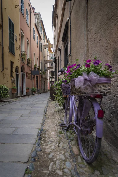 Bicicleta Flores Finalborgo Medieval Village Liguria Region Italia — Fotografia de Stock