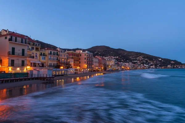 Stadt Alassio Der Abenddämmerung Der Italienischen Riviera Ligurien Italien — Stockfoto