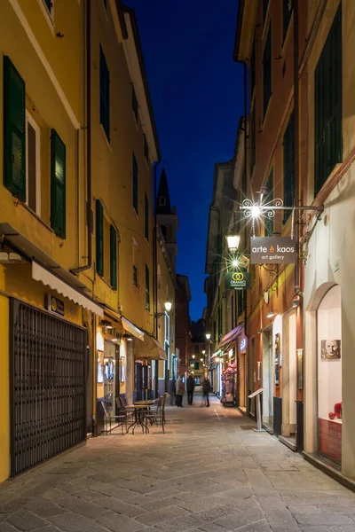 Alassio Italia Febrero 2020 Vista Largo Típica Calle Estrecha Italiana —  Fotos de Stock