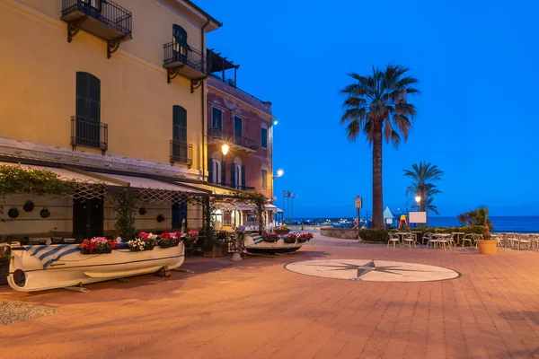 Vista Nocturna Laigueglia Ciudad Costera Famoso Destino Turístico Riviera Italiana — Foto de Stock