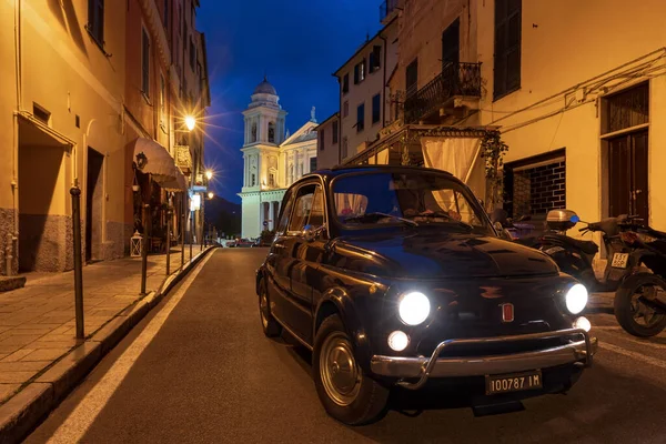 Imperia Italië Februari 2020 Fiat 500 Klassieke Auto Die Nachts — Stockfoto